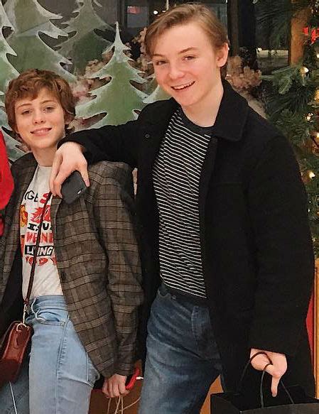 sophia lillis twin